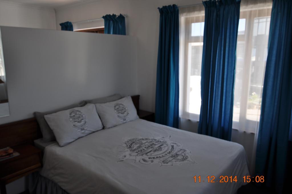 Backpacker Apartments Plettenberg Bay Room photo