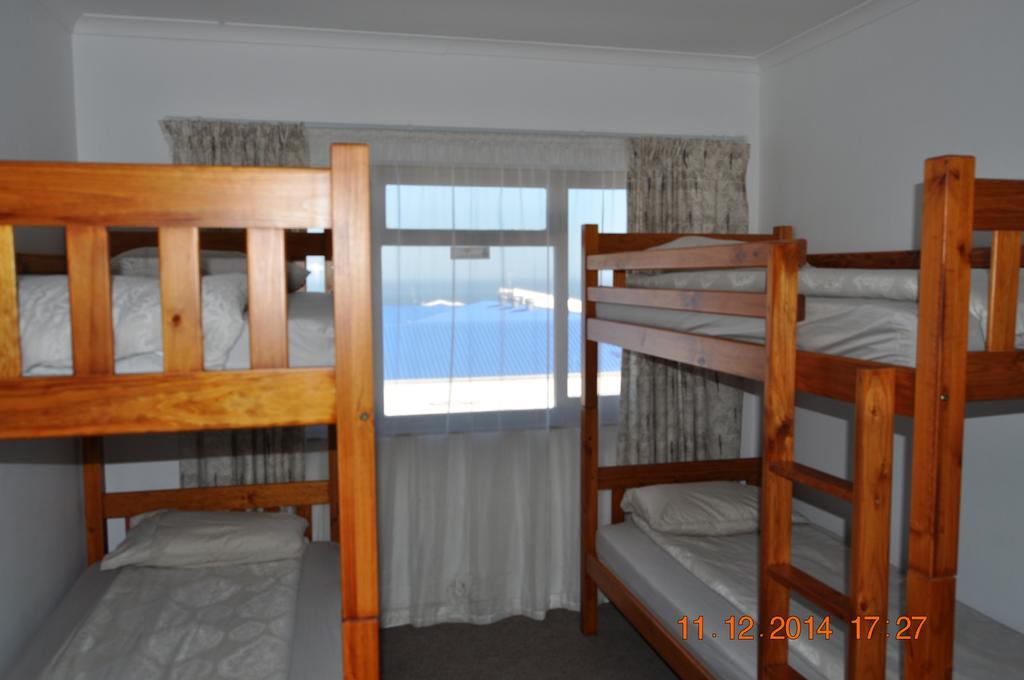 Backpacker Apartments Plettenberg Bay Room photo