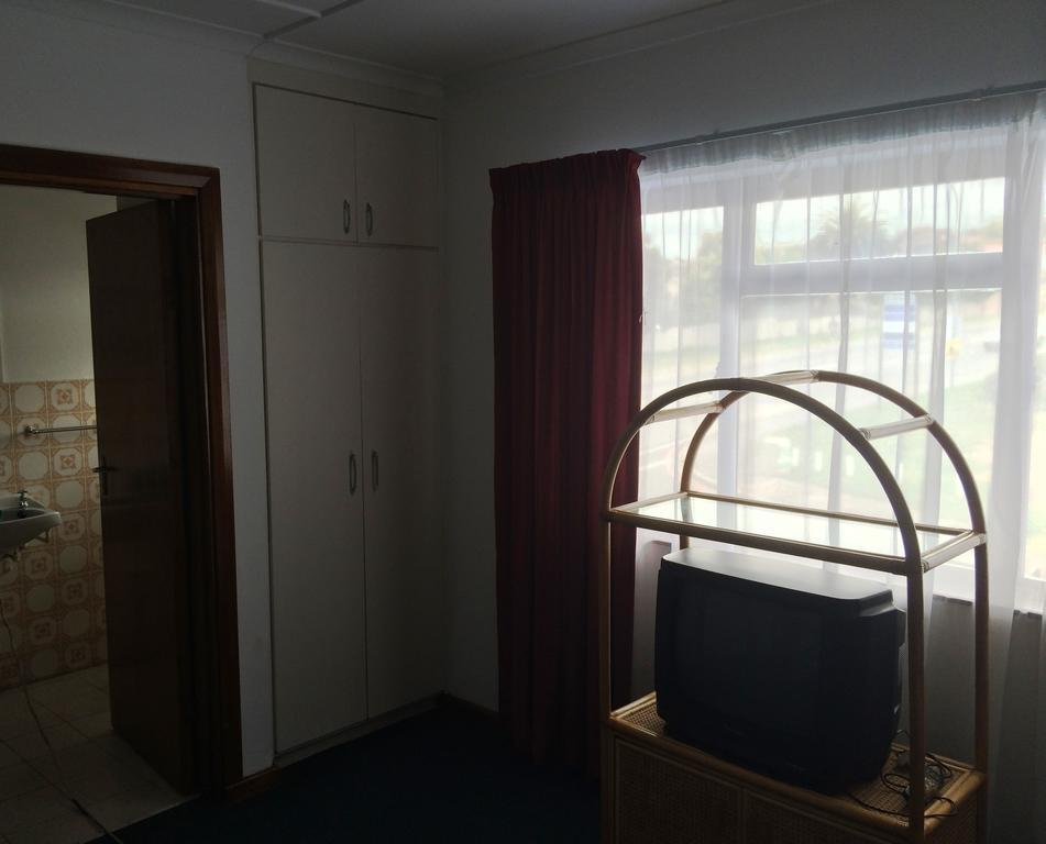 Backpacker Apartments Plettenberg Bay Room photo