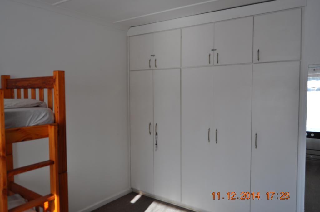 Backpacker Apartments Plettenberg Bay Room photo