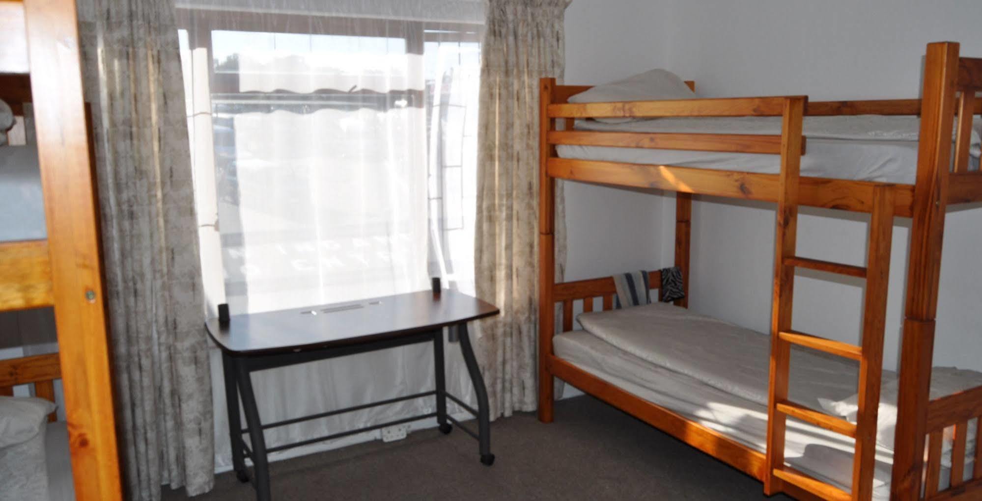 Backpacker Apartments Plettenberg Bay Exterior photo