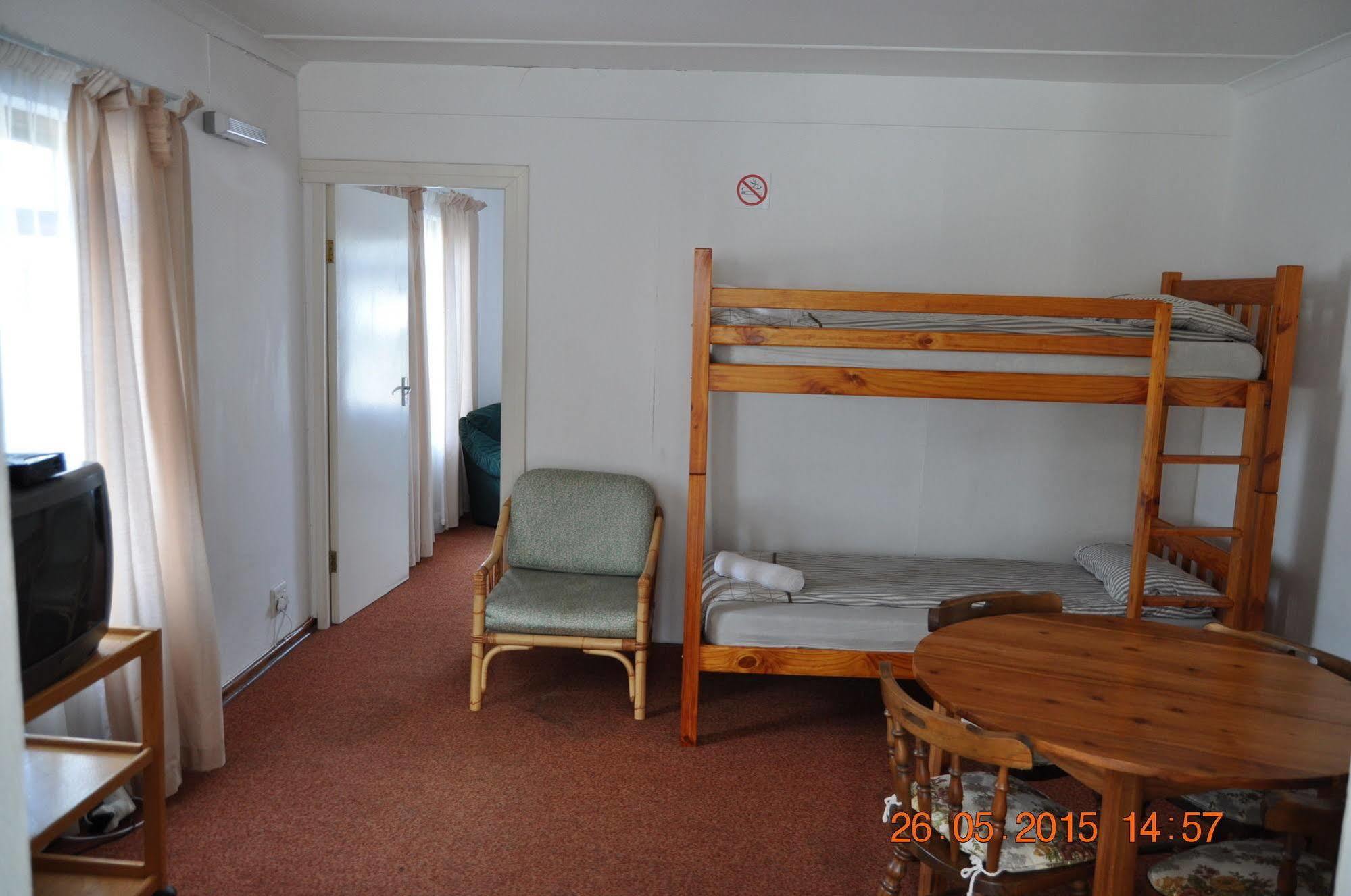 Backpacker Apartments Plettenberg Bay Exterior photo