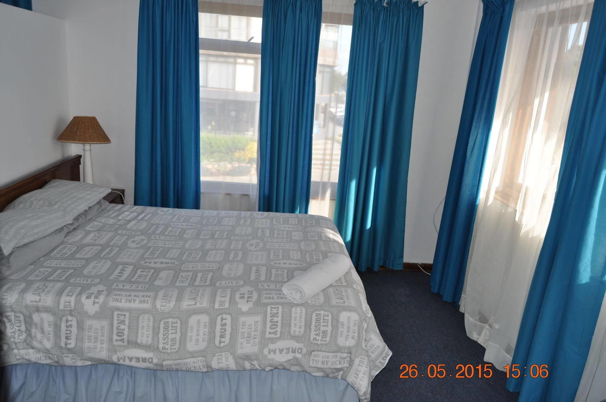 Backpacker Apartments Plettenberg Bay Exterior photo