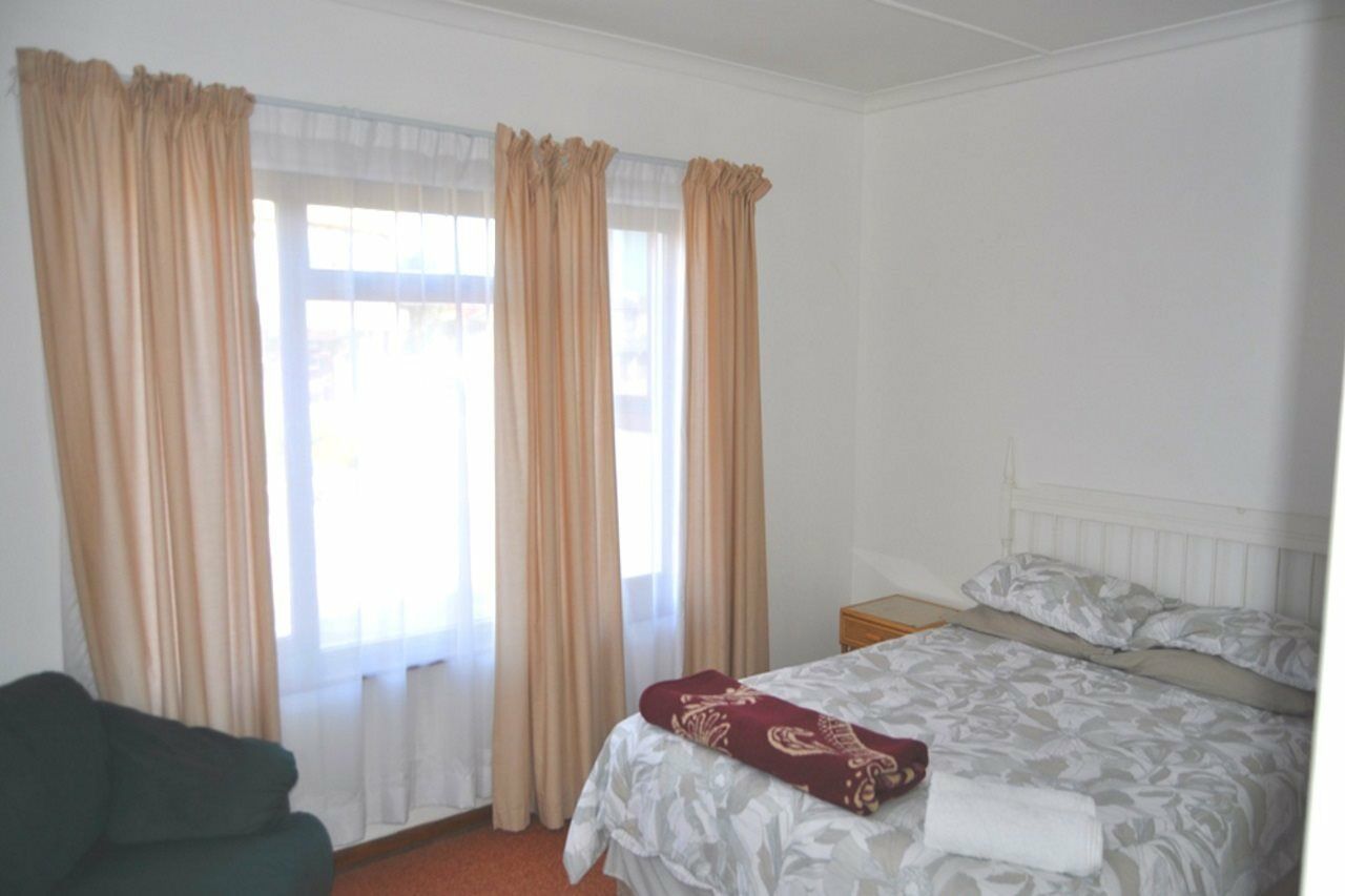 Backpacker Apartments Plettenberg Bay Exterior photo